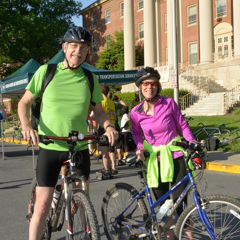 People with their bikes at NIH
